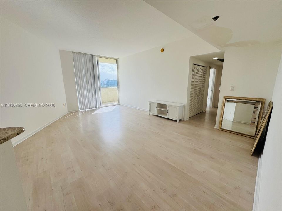 В аренду: $2,300 (1 спален, 1 ванн, 860 Квадратных фут)
