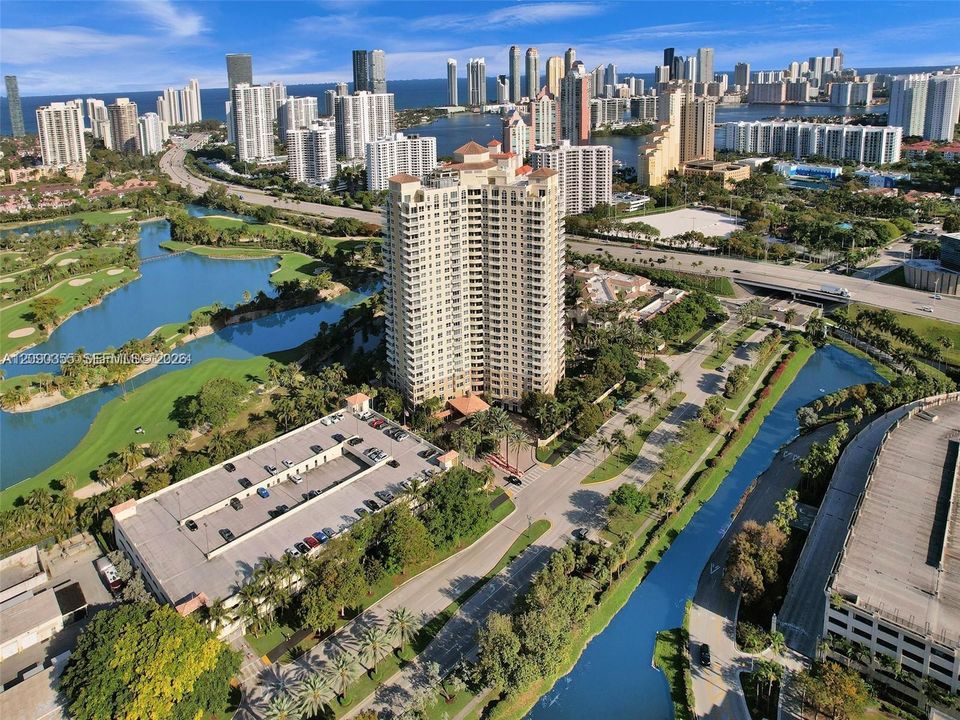 В аренду: $2,300 (1 спален, 1 ванн, 860 Квадратных фут)
