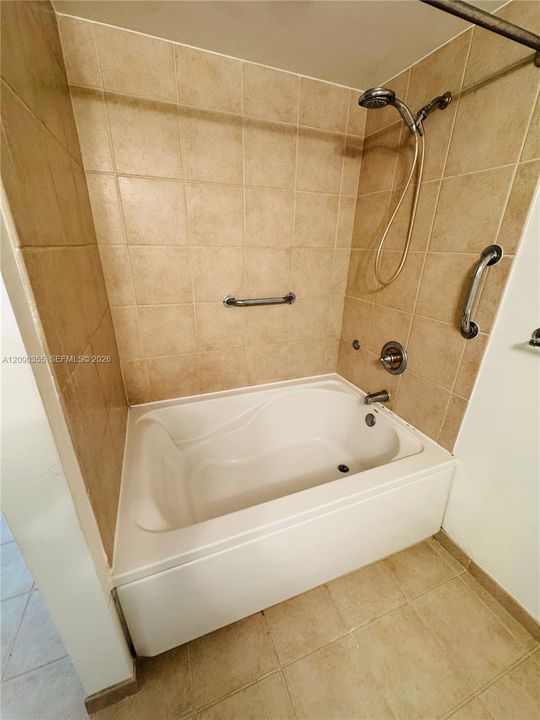 В аренду: $2,300 (1 спален, 1 ванн, 860 Квадратных фут)