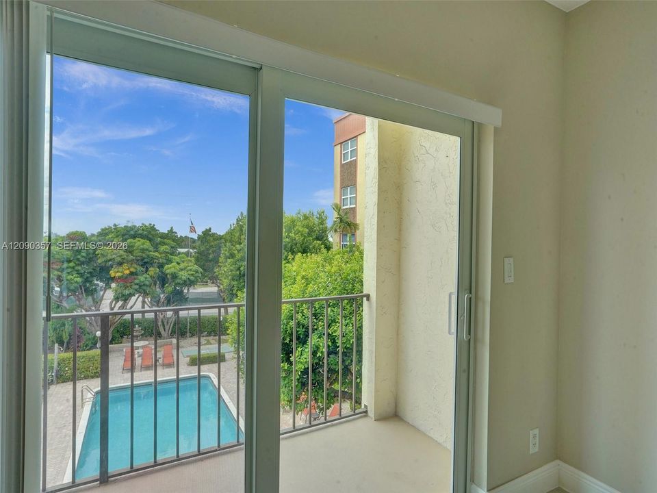 For Rent: $2,600 (2 beds, 2 baths, 990 Square Feet)