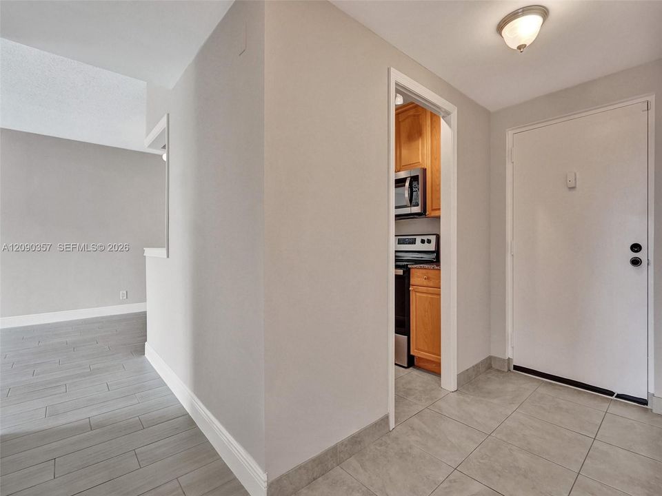 For Rent: $2,600 (2 beds, 2 baths, 990 Square Feet)
