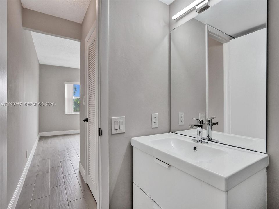For Rent: $2,600 (2 beds, 2 baths, 990 Square Feet)