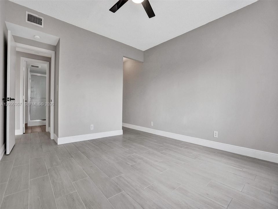 For Rent: $2,600 (2 beds, 2 baths, 990 Square Feet)