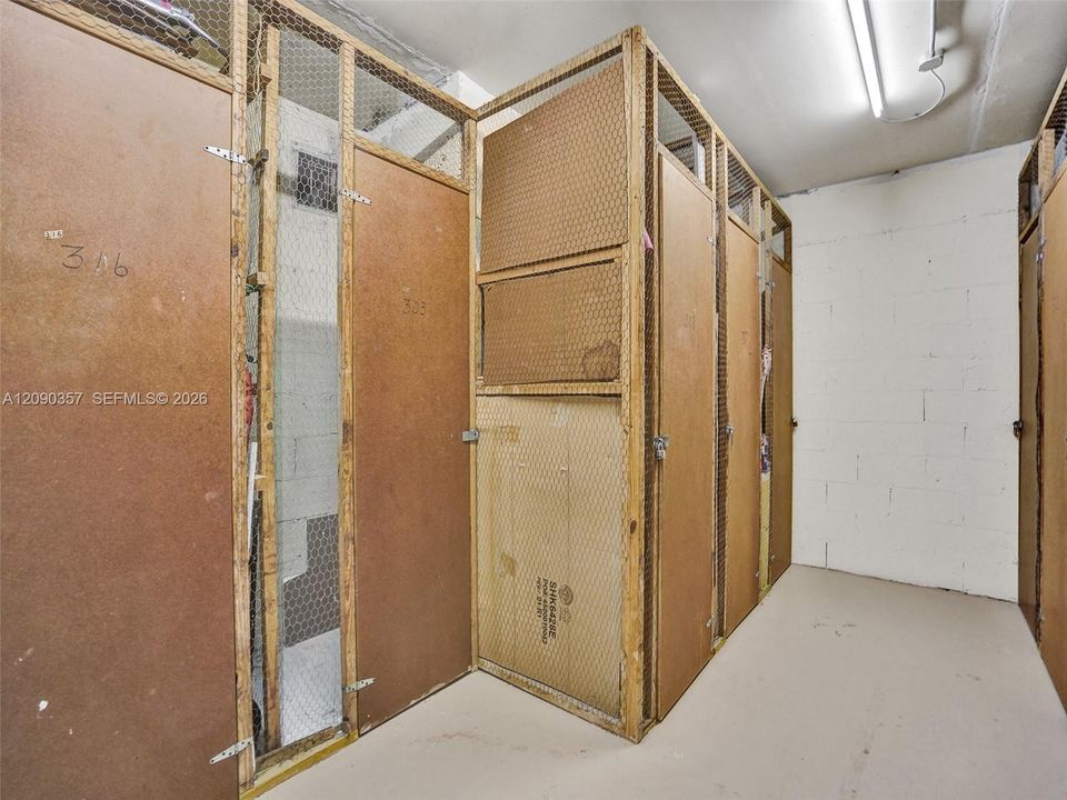 For Rent: $2,600 (2 beds, 2 baths, 990 Square Feet)