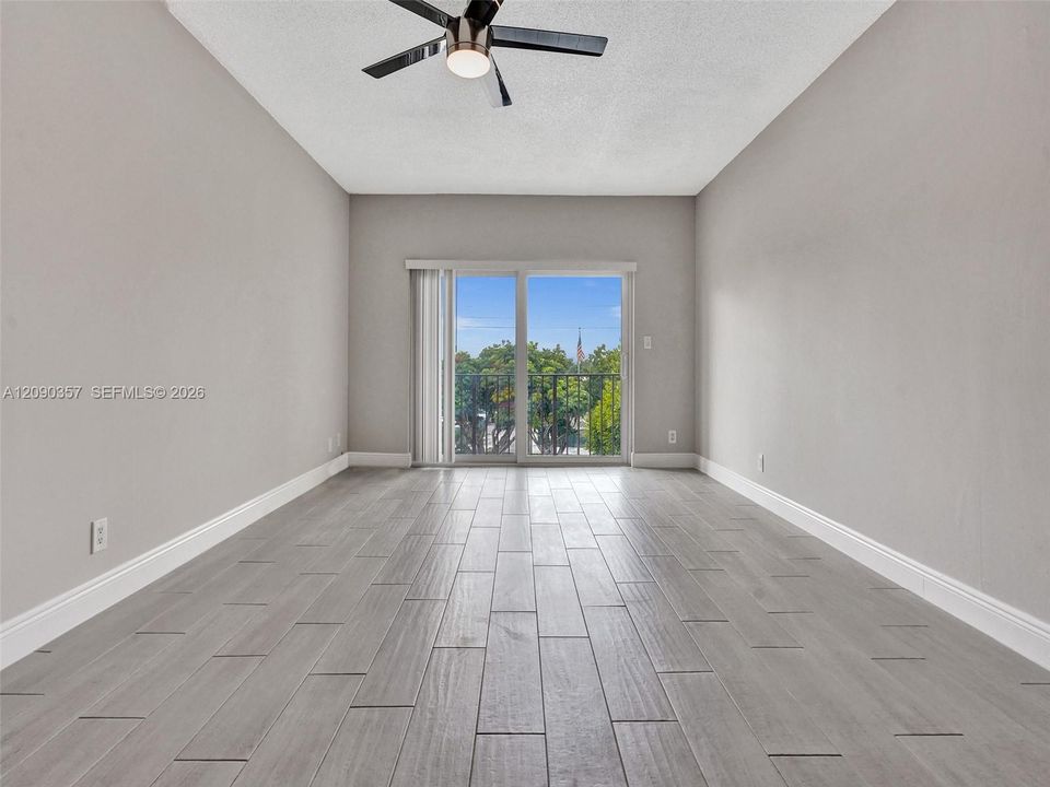For Rent: $2,600 (2 beds, 2 baths, 990 Square Feet)