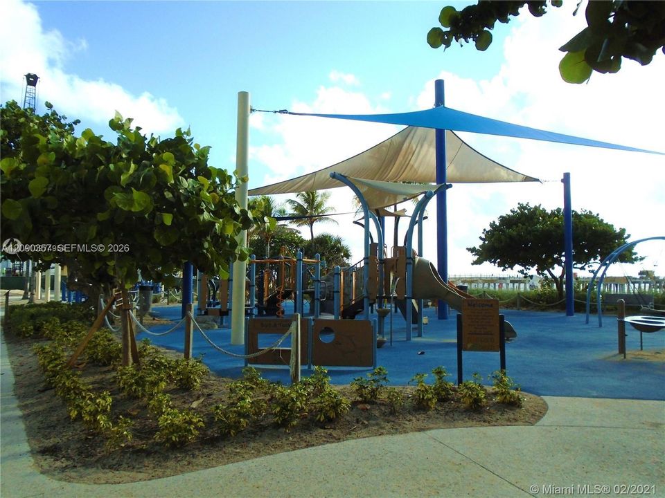 For Rent: $2,600 (2 beds, 2 baths, 990 Square Feet)