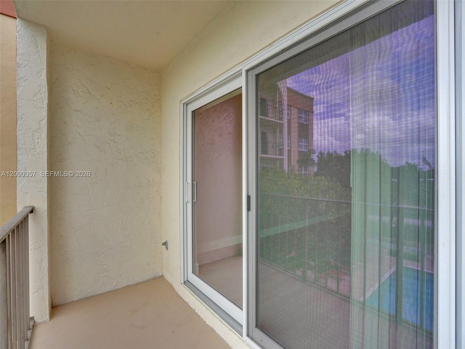 For Rent: $2,600 (2 beds, 2 baths, 990 Square Feet)