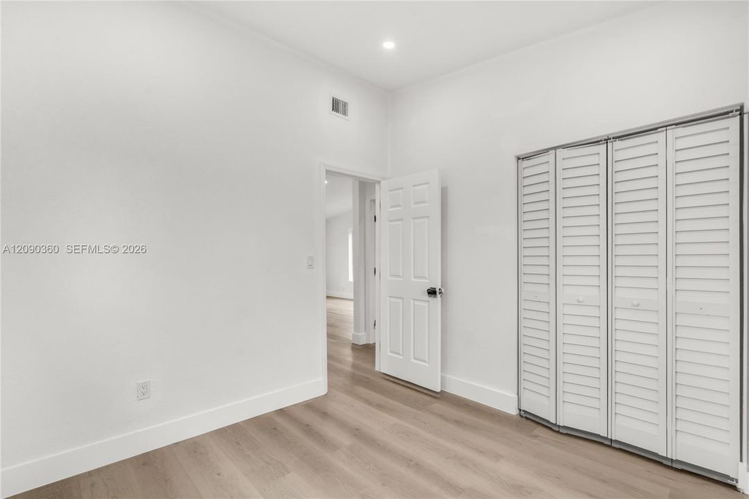 На продажу: $345,000 (2 спален, 1 ванн, 775 Квадратных фут)