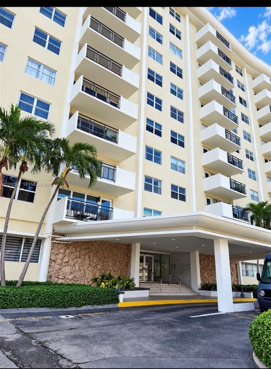 For Rent: $3,300 (2 beds, 2 baths, 1250 Square Feet)