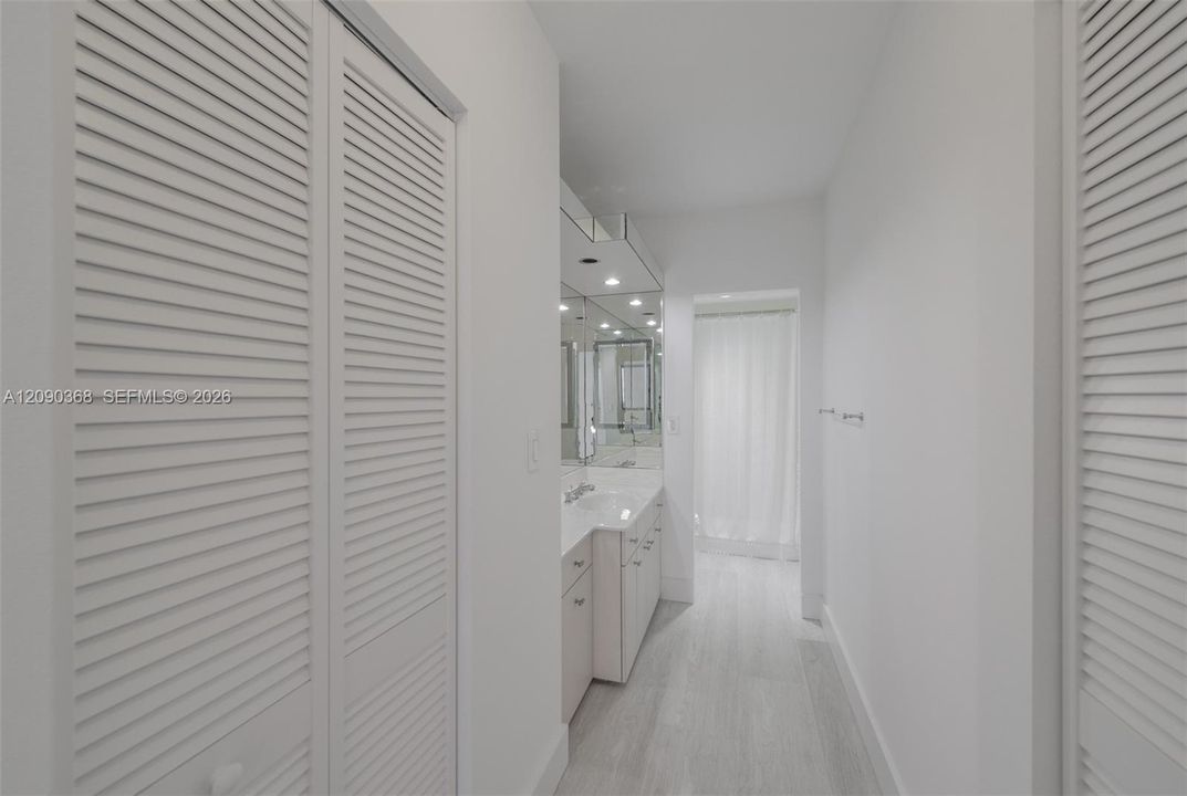 For Sale: $845,000 (2 beds, 2 baths, 1380 Square Feet)