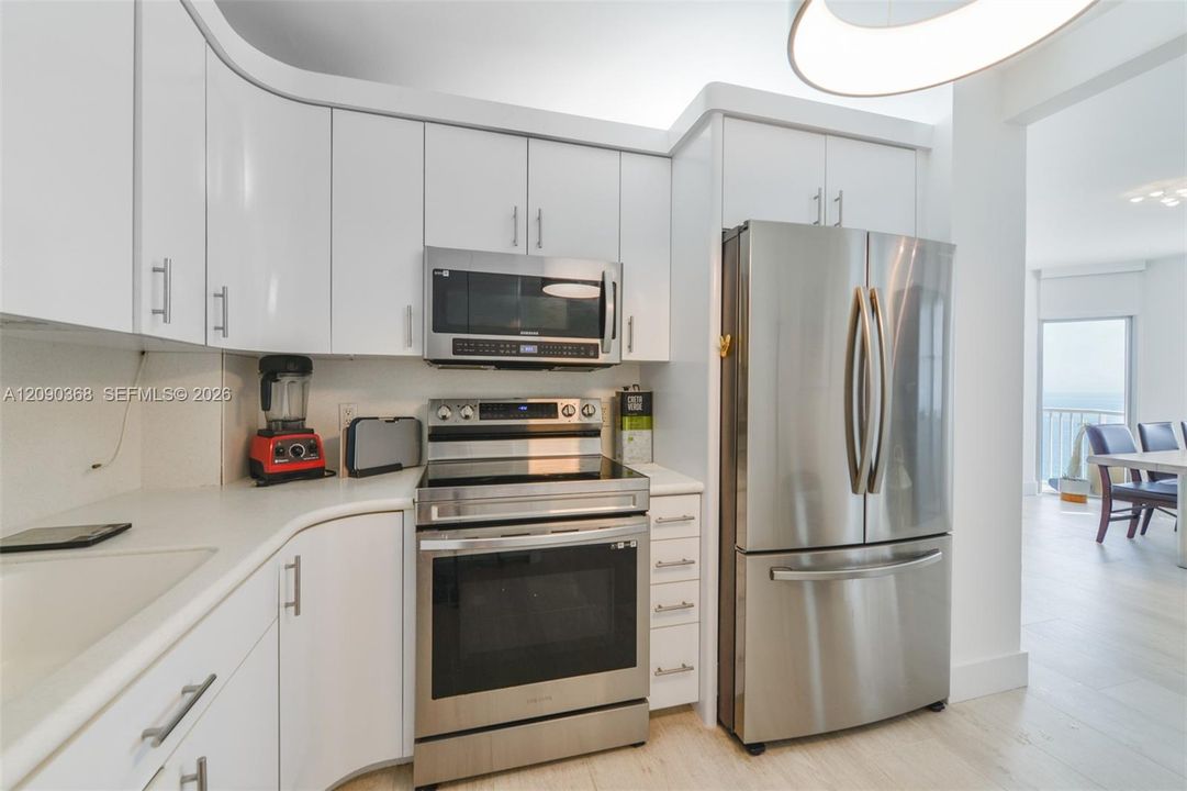 For Sale: $845,000 (2 beds, 2 baths, 1380 Square Feet)