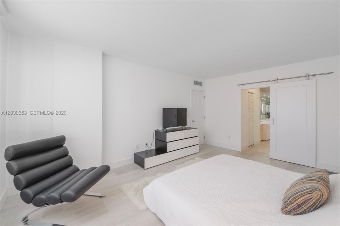 For Sale: $845,000 (2 beds, 2 baths, 1380 Square Feet)
