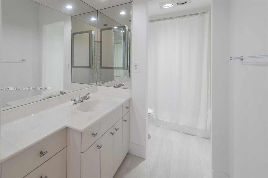 For Sale: $845,000 (2 beds, 2 baths, 1380 Square Feet)