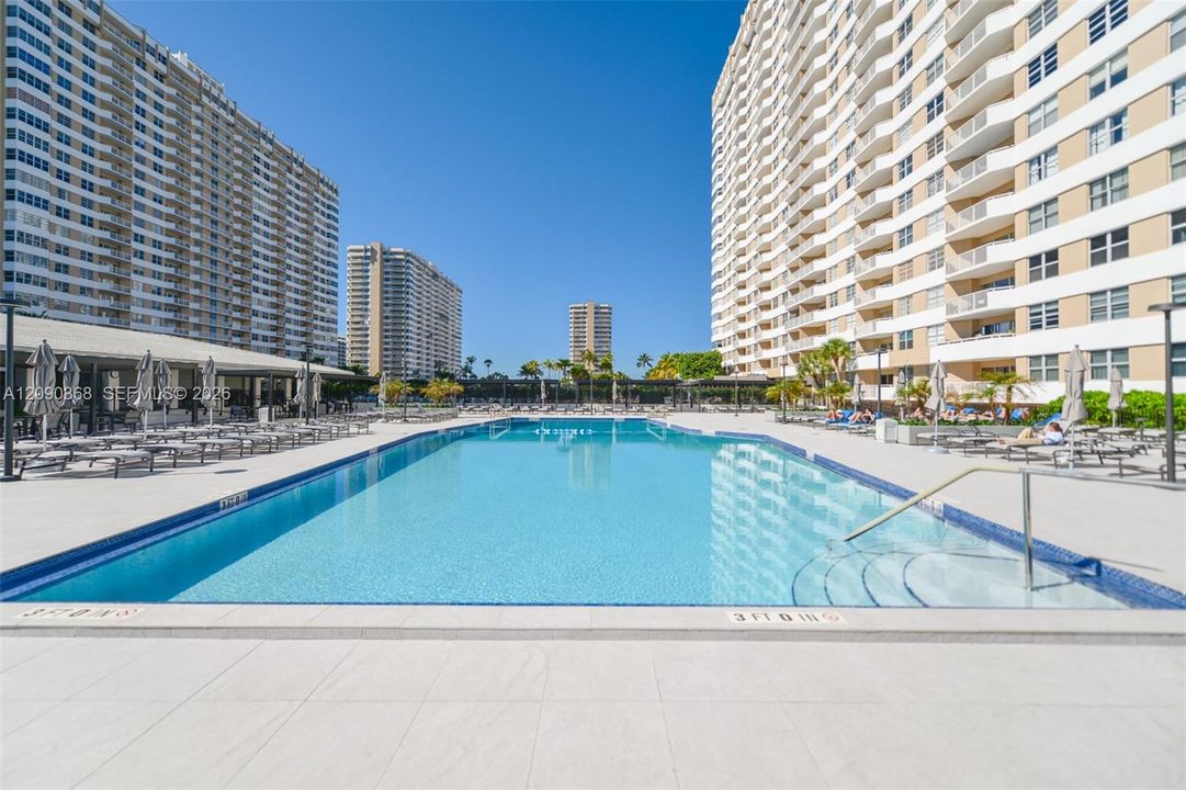 For Sale: $845,000 (2 beds, 2 baths, 1380 Square Feet)