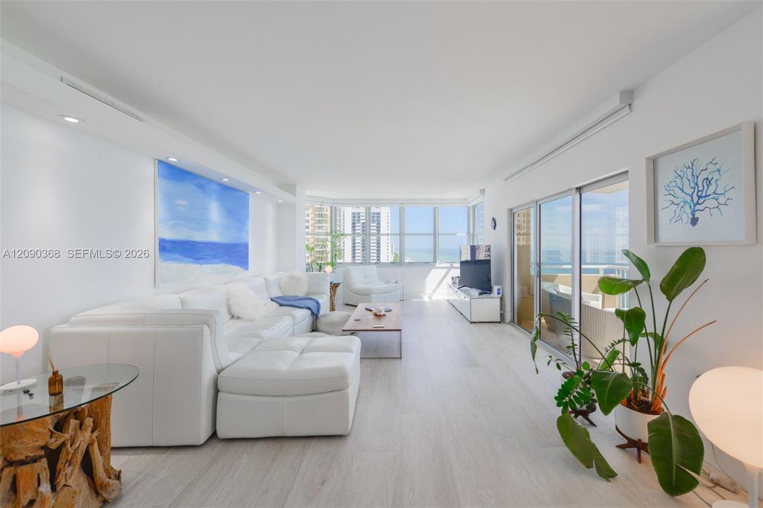 For Sale: $845,000 (2 beds, 2 baths, 1380 Square Feet)
