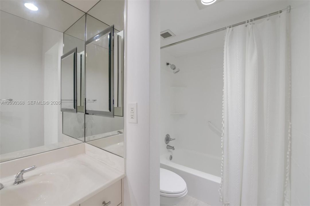 For Sale: $845,000 (2 beds, 2 baths, 1380 Square Feet)