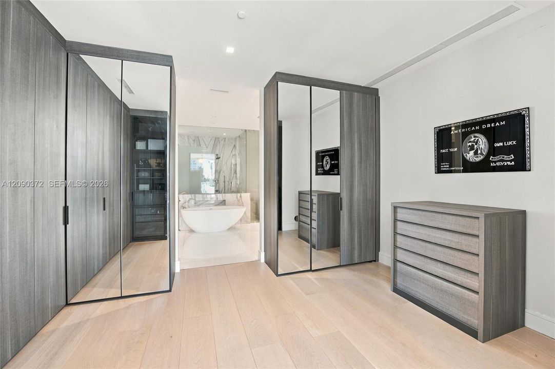 For Sale: $11,150,000 (3 beds, 4 baths, 3296 Square Feet)
