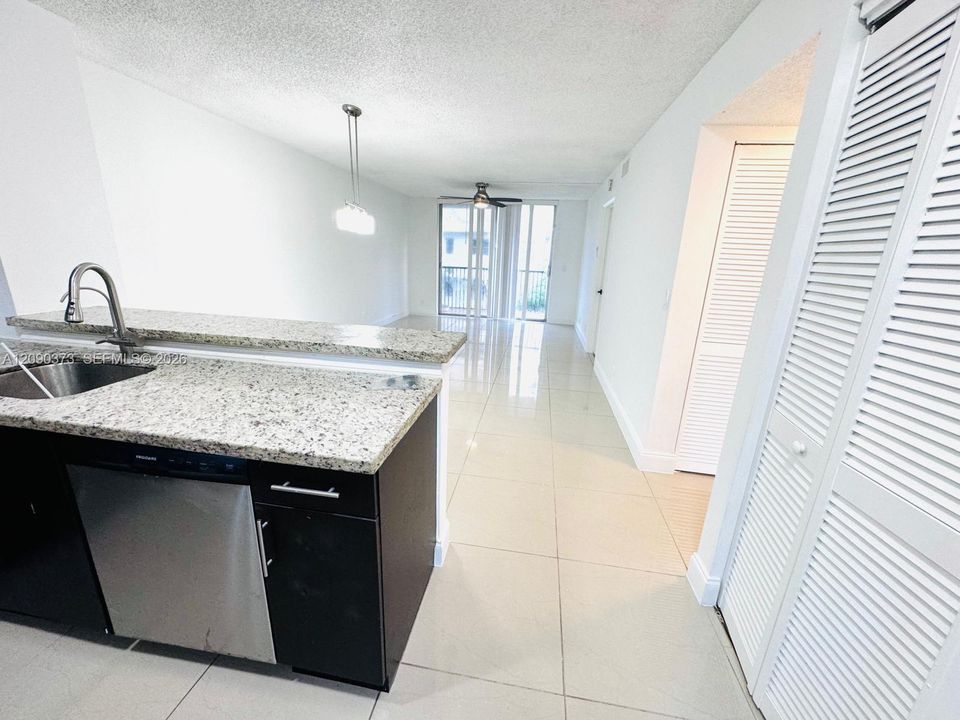 En Venta: $190,000 (2 camas, 2 baños, 832 Pies cuadrados)