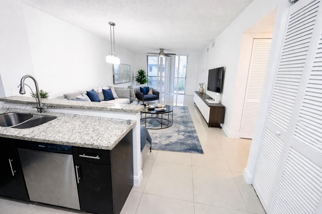 En Venta: $190,000 (2 camas, 2 baños, 832 Pies cuadrados)