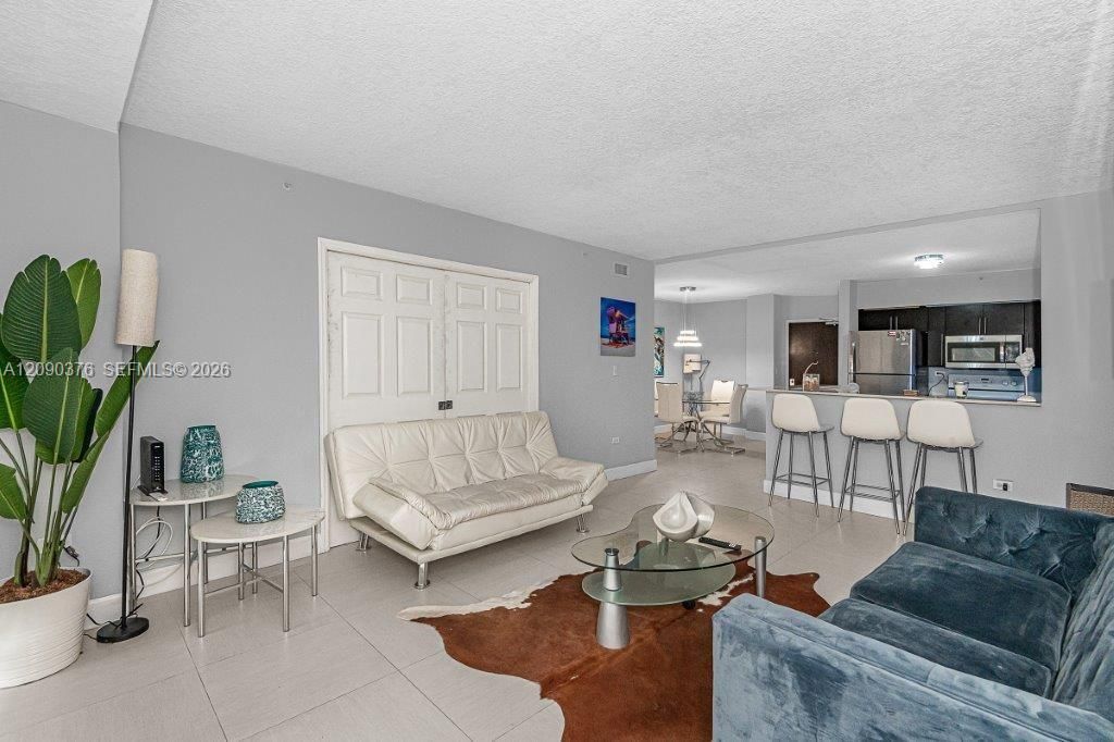 В аренду: $4,450 (2 спален, 2 ванн, 1058 Квадратных фут)