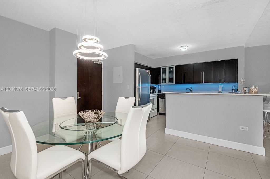 В аренду: $4,450 (2 спален, 2 ванн, 1058 Квадратных фут)