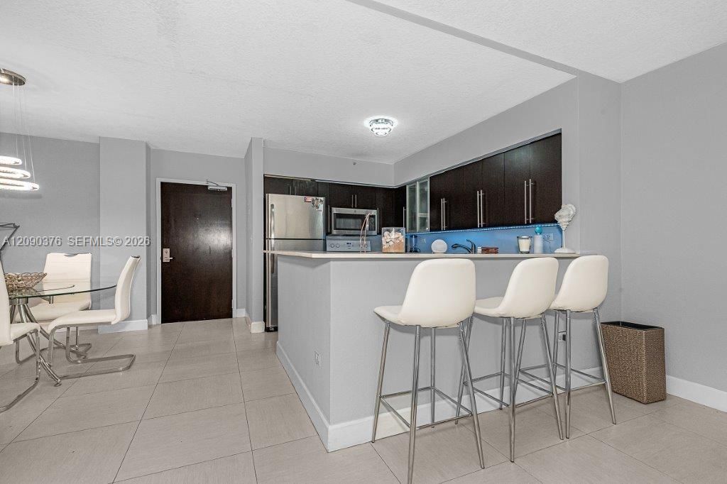 В аренду: $4,450 (2 спален, 2 ванн, 1058 Квадратных фут)