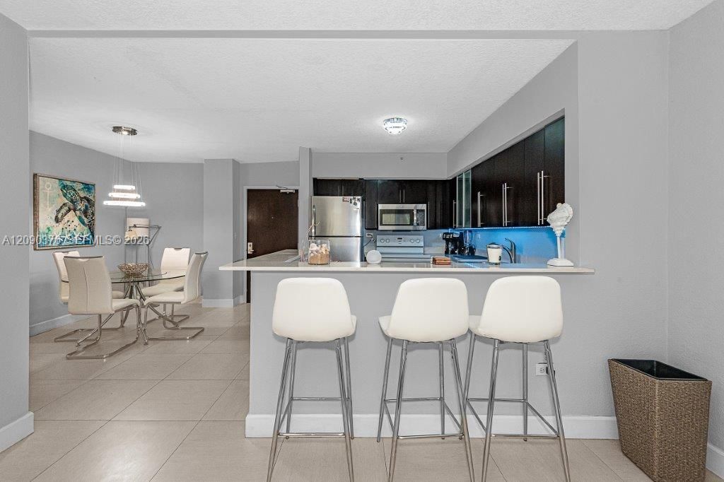 В аренду: $4,450 (2 спален, 2 ванн, 1058 Квадратных фут)