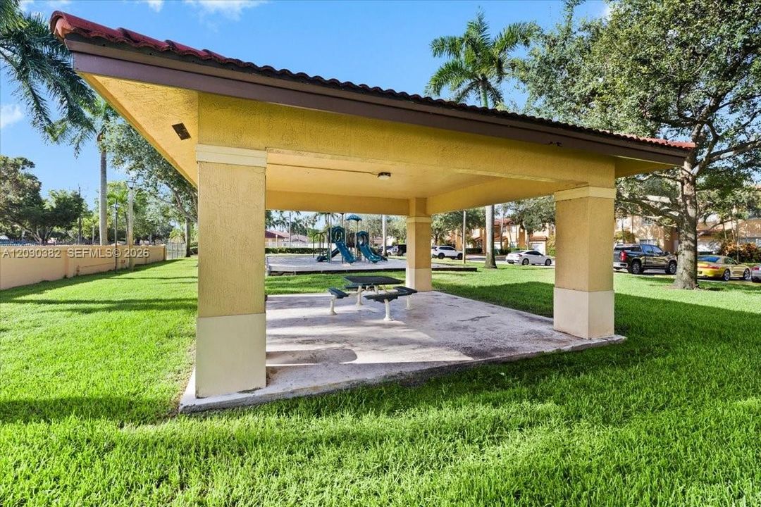 For Sale: $495,000 (3 beds, 2 baths, 1671 Square Feet)