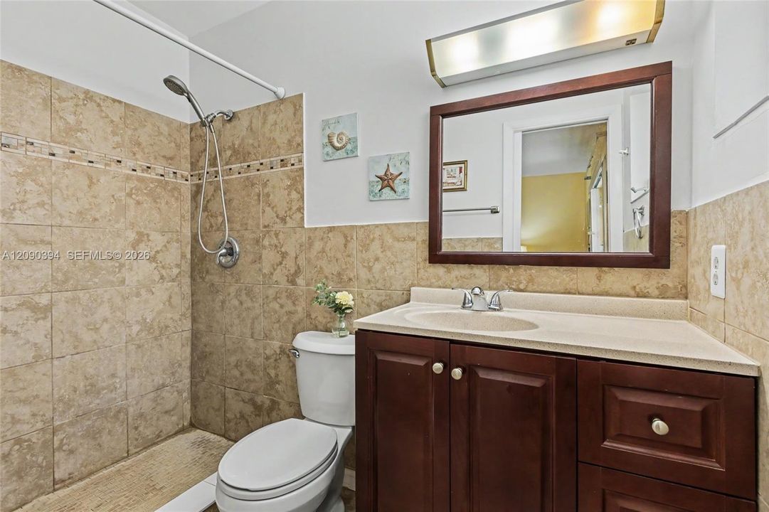 На продажу: $175,000 (2 спален, 1 ванн, 840 Квадратных фут)