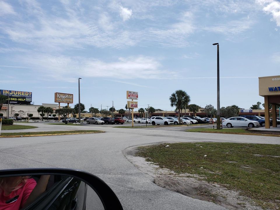 Kings Point Plaza