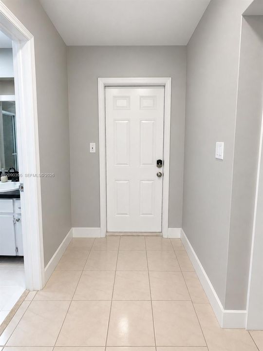 For Rent: $1,450 (1 beds, 1 baths, 425 Square Feet)
