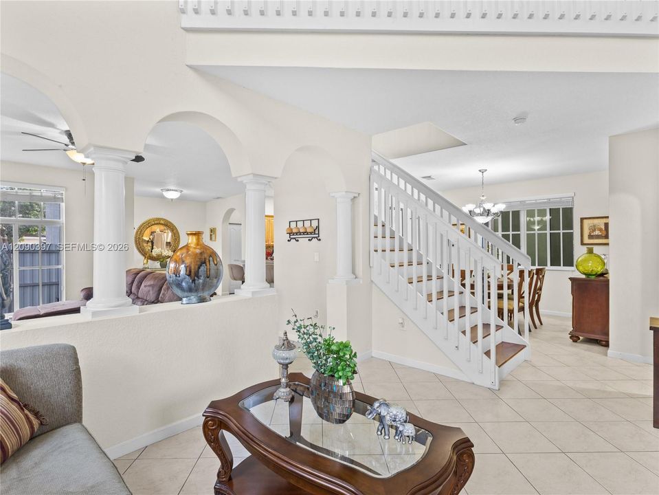 En Venta: $550,000 (4 camas, 3 baños, 2627 Pies cuadrados)