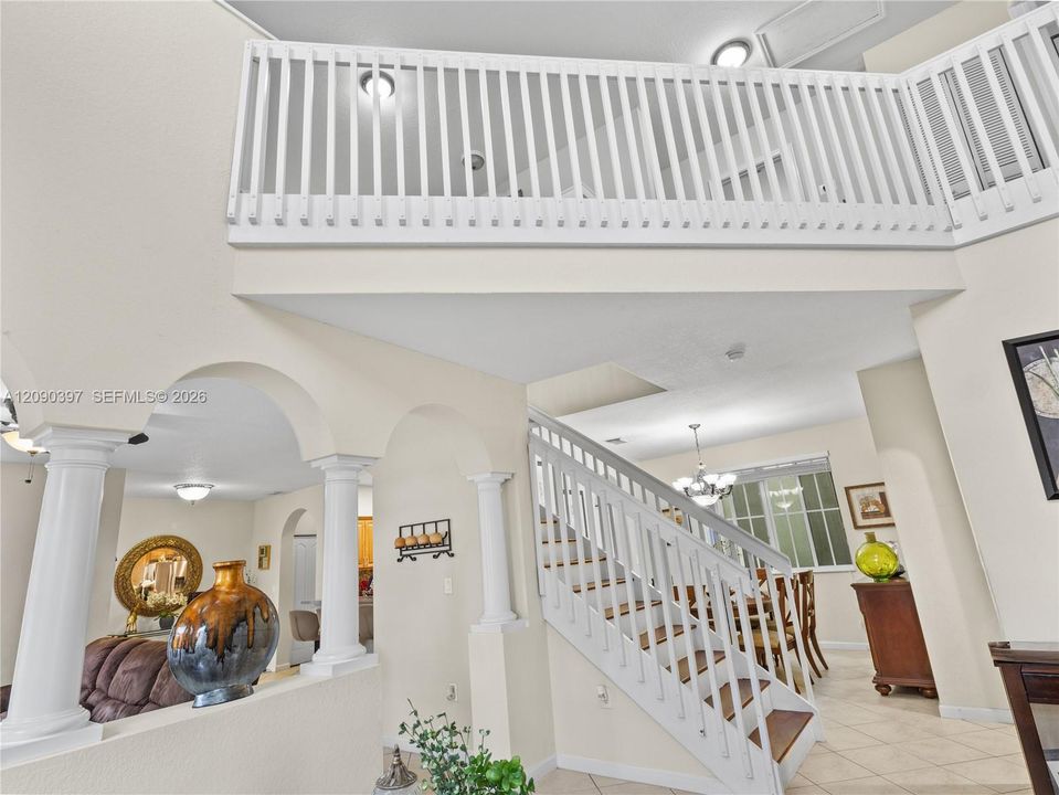 En Venta: $550,000 (4 camas, 3 baños, 2627 Pies cuadrados)