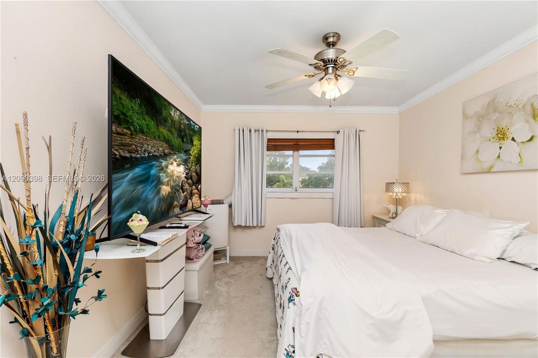 For Sale: $199,000 (2 beds, 2 baths, 950 Square Feet)