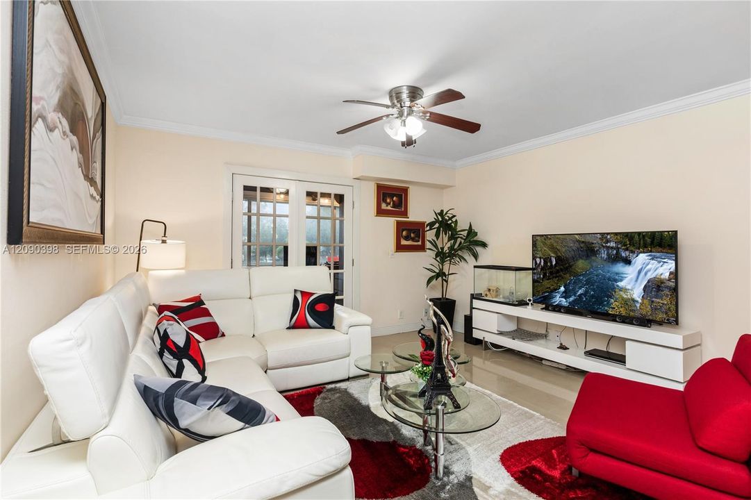 For Sale: $199,000 (2 beds, 2 baths, 950 Square Feet)