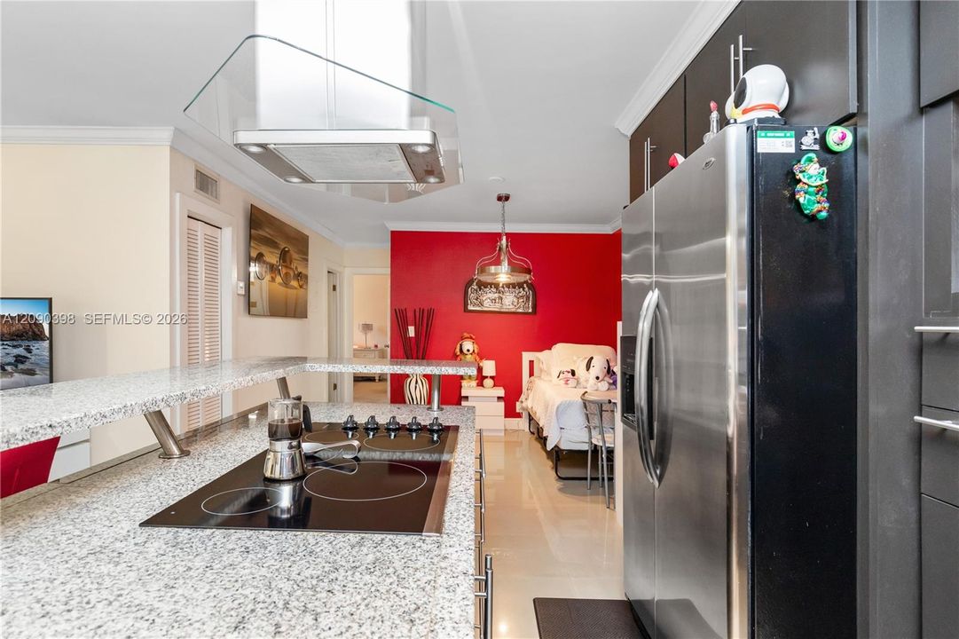 For Sale: $199,000 (2 beds, 2 baths, 950 Square Feet)