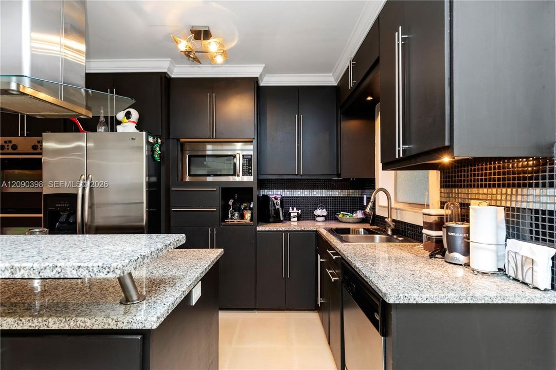 For Sale: $199,000 (2 beds, 2 baths, 950 Square Feet)