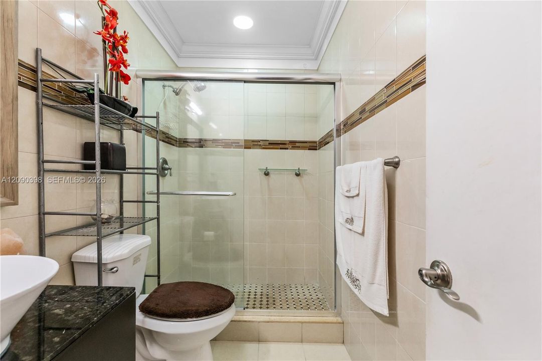 For Sale: $199,000 (2 beds, 2 baths, 950 Square Feet)