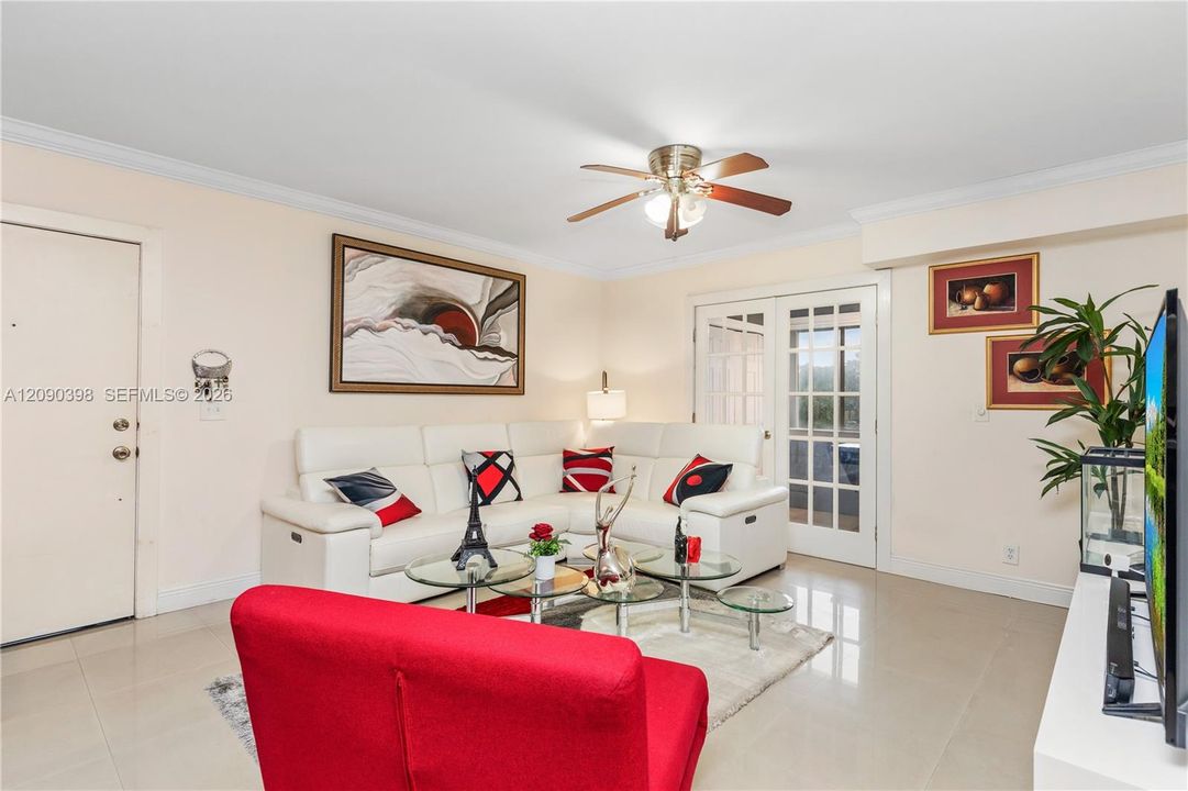 For Sale: $199,000 (2 beds, 2 baths, 950 Square Feet)
