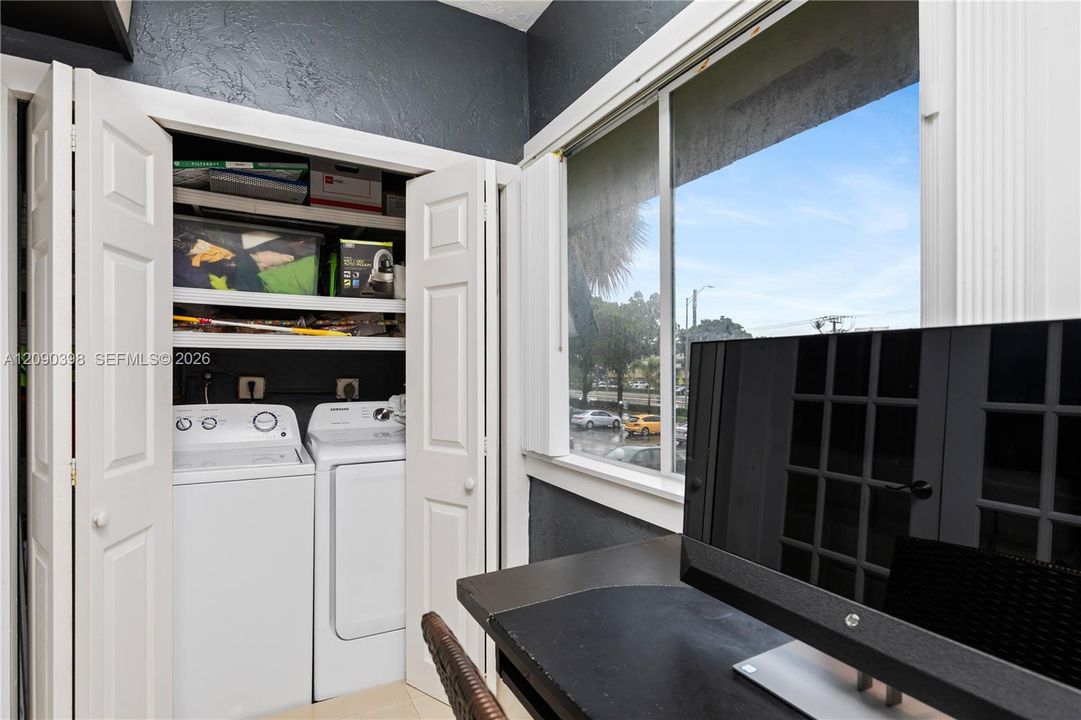 For Sale: $199,000 (2 beds, 2 baths, 950 Square Feet)