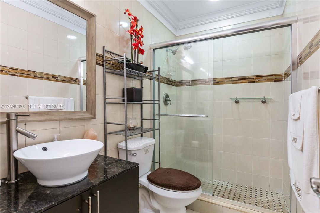 For Sale: $199,000 (2 beds, 2 baths, 950 Square Feet)