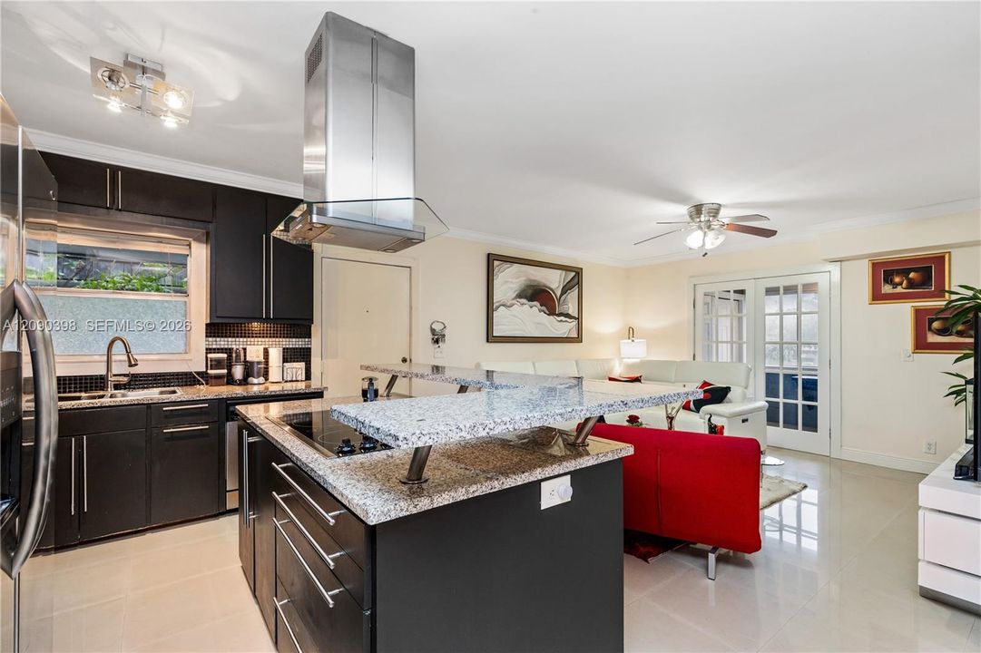For Sale: $199,000 (2 beds, 2 baths, 950 Square Feet)