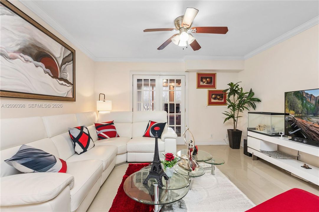 For Sale: $199,000 (2 beds, 2 baths, 950 Square Feet)