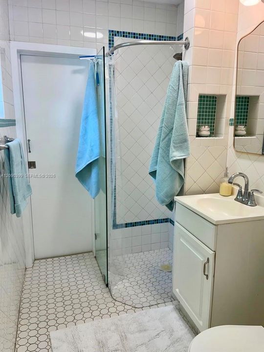 For Rent: $1,600 (1 beds, 1 baths, 1332 Square Feet)