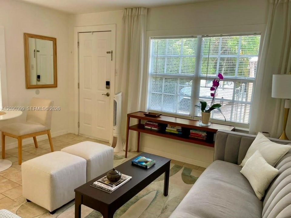 For Rent: $1,600 (1 beds, 1 baths, 1332 Square Feet)