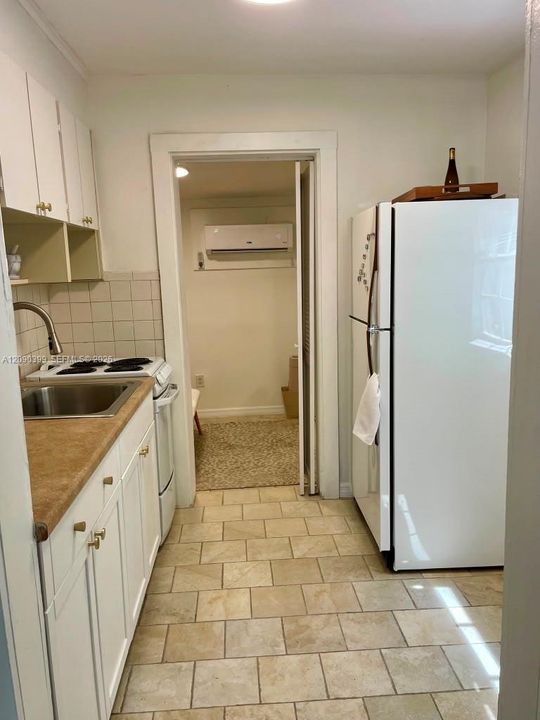 For Rent: $1,600 (1 beds, 1 baths, 1332 Square Feet)