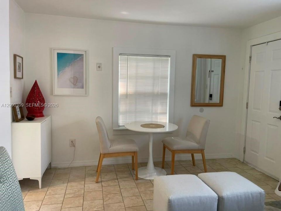 For Rent: $1,600 (1 beds, 1 baths, 1332 Square Feet)
