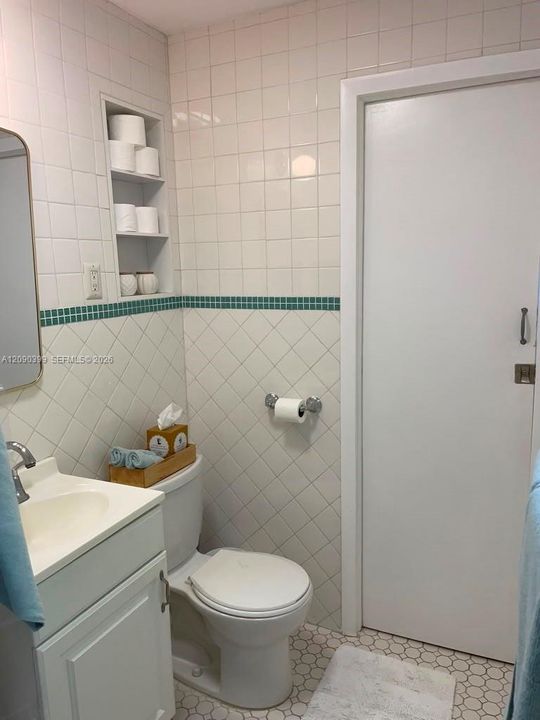 For Rent: $1,600 (1 beds, 1 baths, 1332 Square Feet)