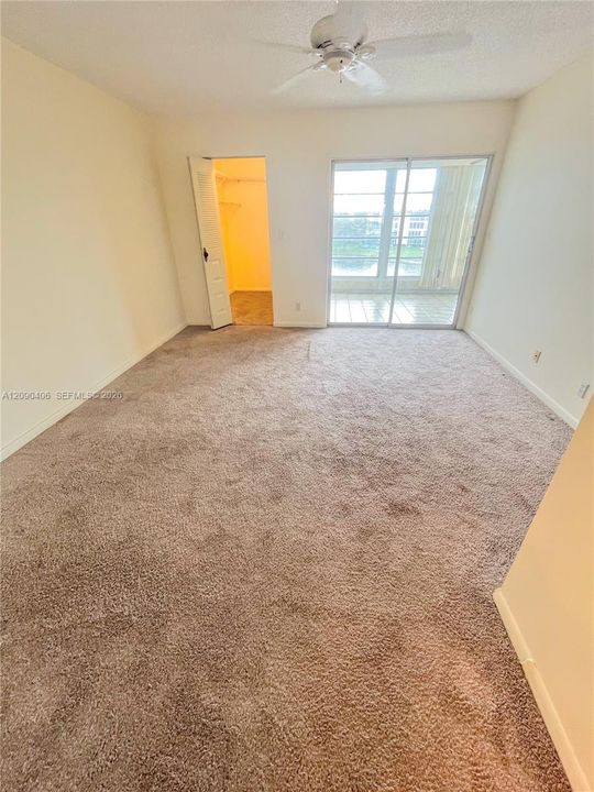 For Sale: $109,888 (2 beds, 2 baths, 1002 Square Feet)