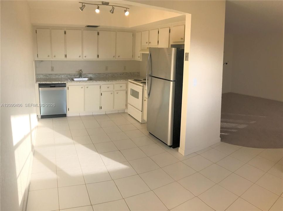 For Sale: $109,888 (2 beds, 2 baths, 1002 Square Feet)
